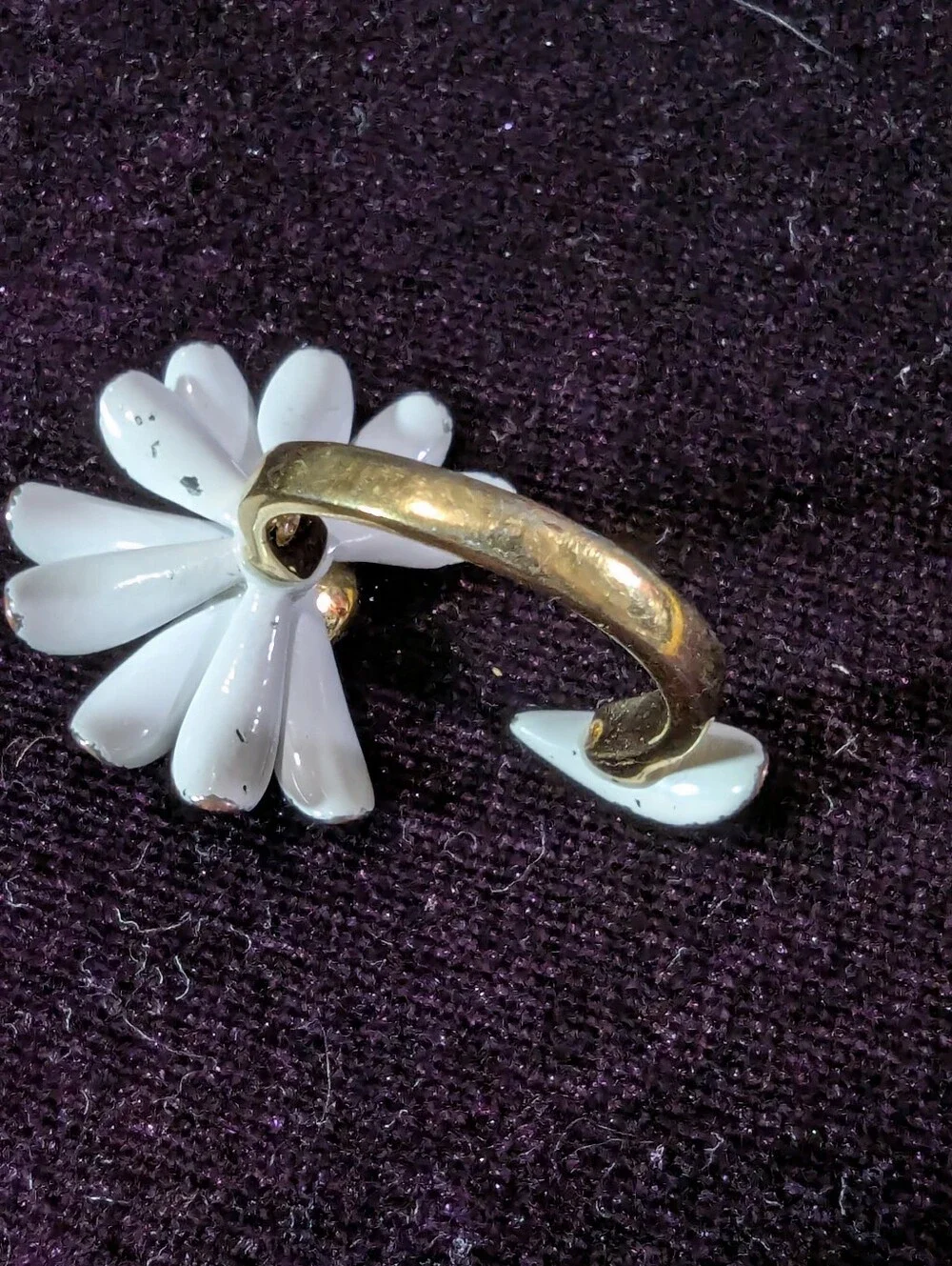 Kate Spade Gold Tone Flower Ring White Enamel Size 8 Adjustable Marked on Ring